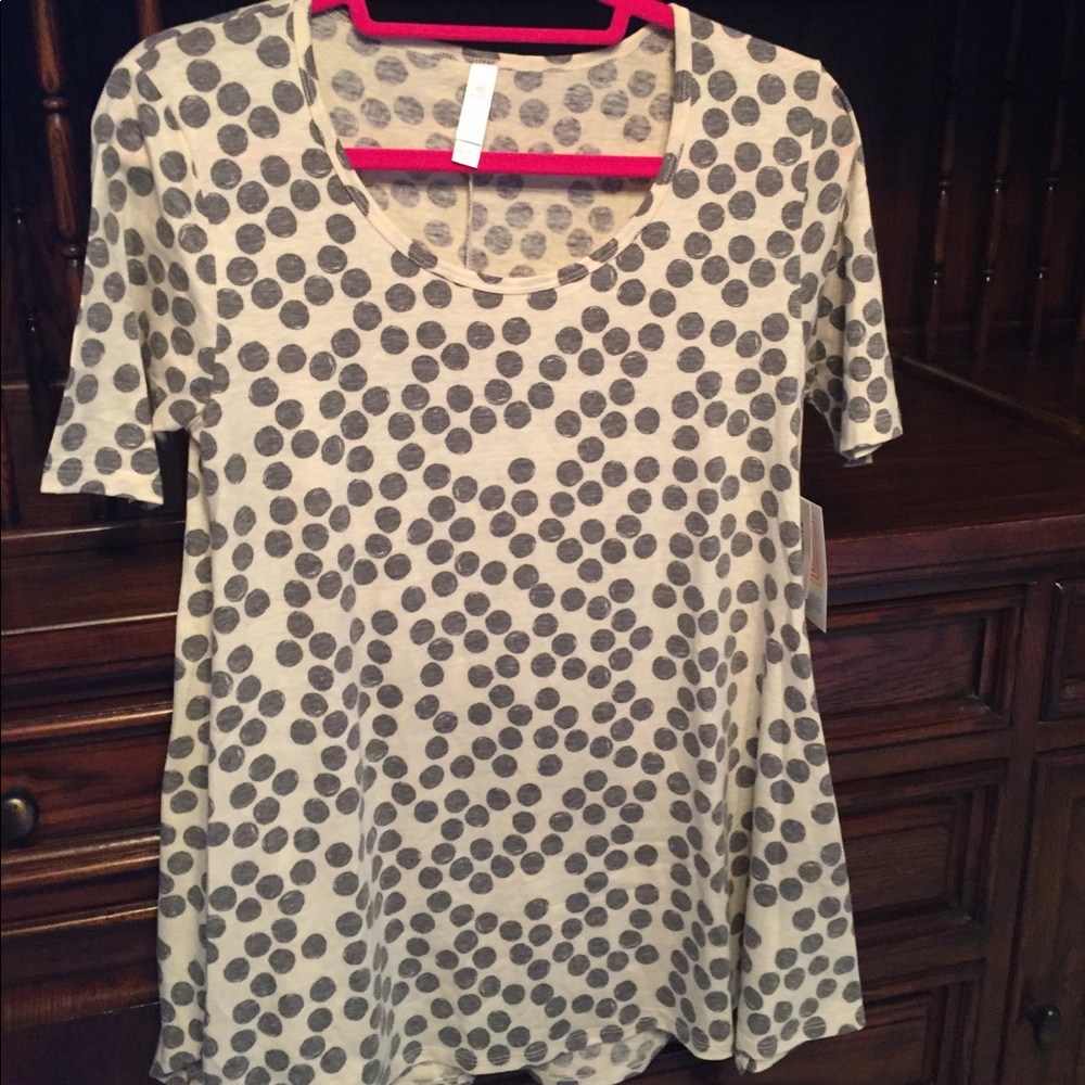 ⭐️ NWT LuLaRoe Perfect T